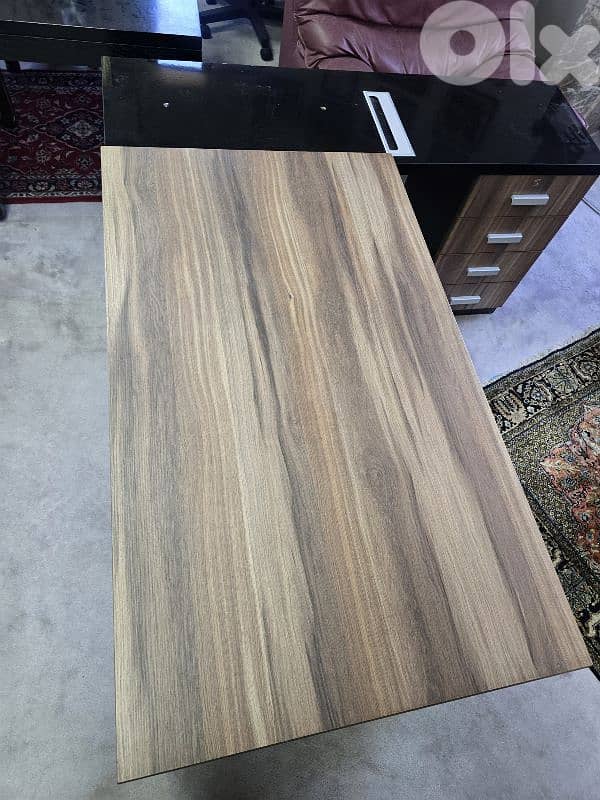 2 luxury office desks and 4 chairs 5