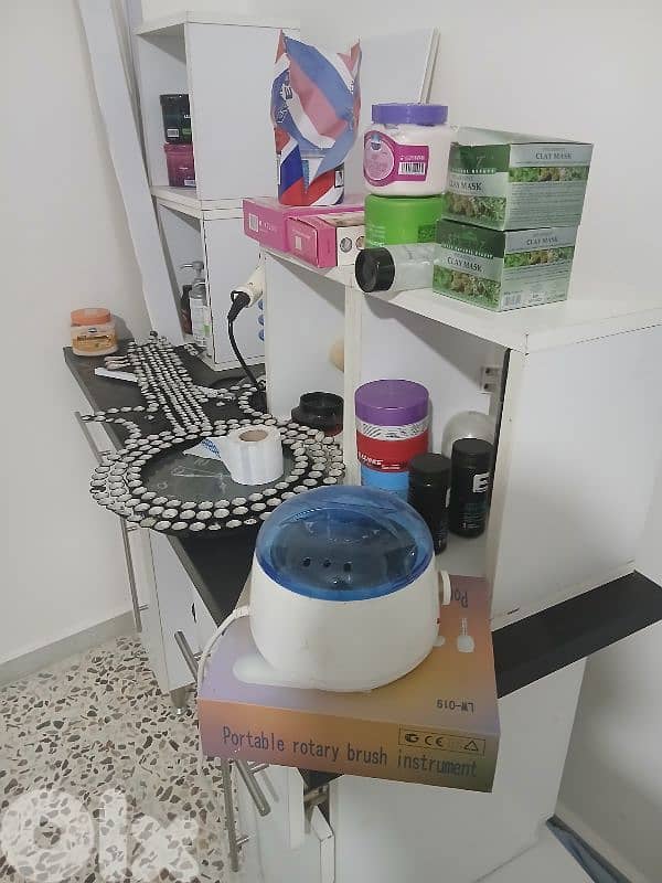 صالون حلاقة كامل للبيع 3