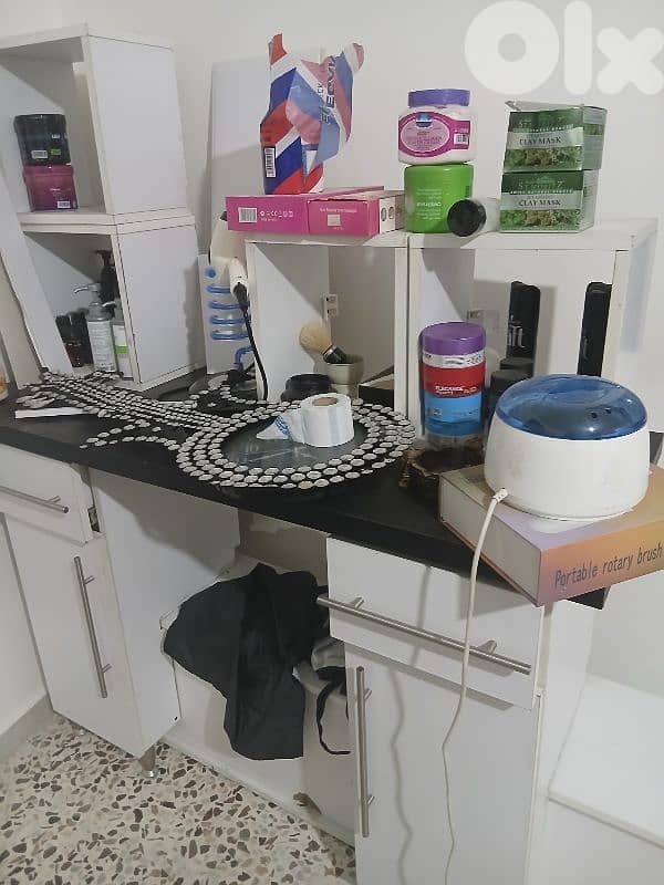 صالون حلاقة كامل للبيع 4