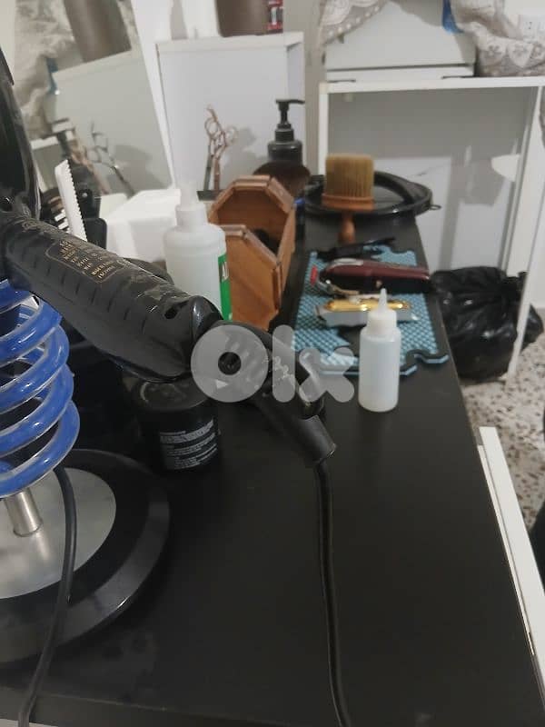 صالون حلاقة كامل للبيع 6