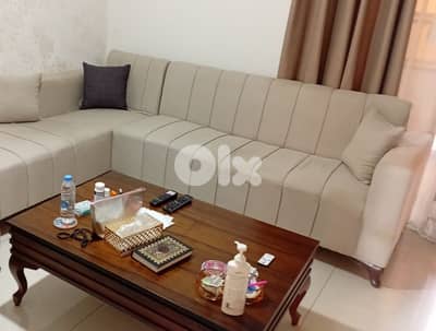 L-Shaped Sofa – Like New | كنباية زاوية L مثل الجديدة