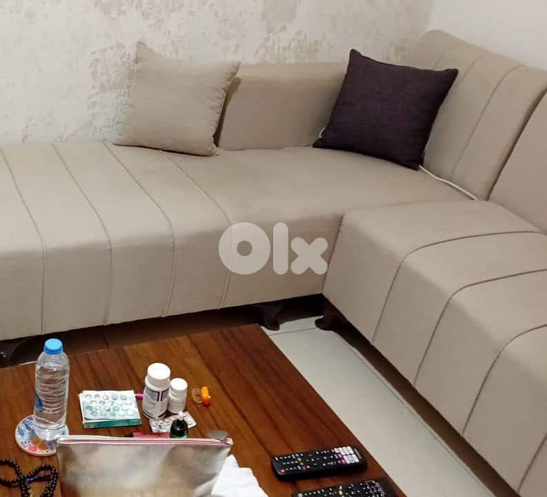 L-Shaped Sofa – Like New | كنباية زاوية L مثل الجديدة 1