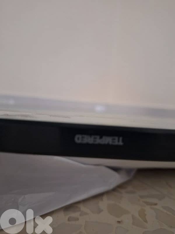 ​لوح قزاز سيكوريت مدور ١١٠ سم - سماكة ١٠ ملم (نضيف جداً) 1