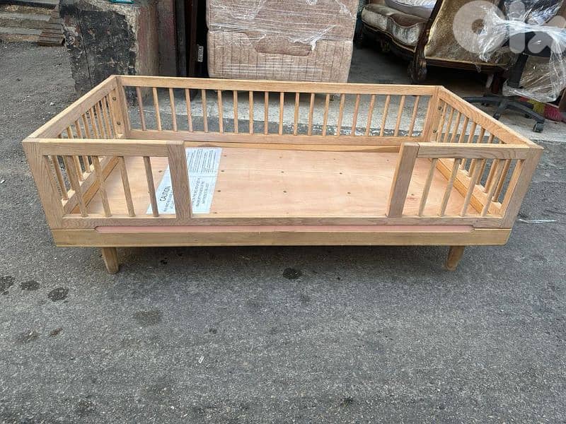 تخت بيبي او 8 سنين خشب سنديان وزان شغل برا كتير مرتب مع فرشة شبه جديد 1