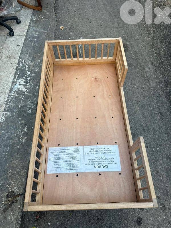 تخت بيبي او 8 سنين خشب سنديان وزان شغل برا كتير مرتب مع فرشة شبه جديد 2