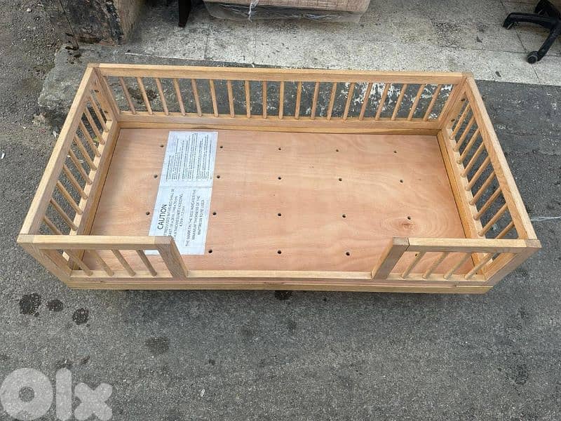 تخت بيبي او 8 سنين خشب سنديان وزان شغل برا كتير مرتب مع فرشة شبه جديد 3