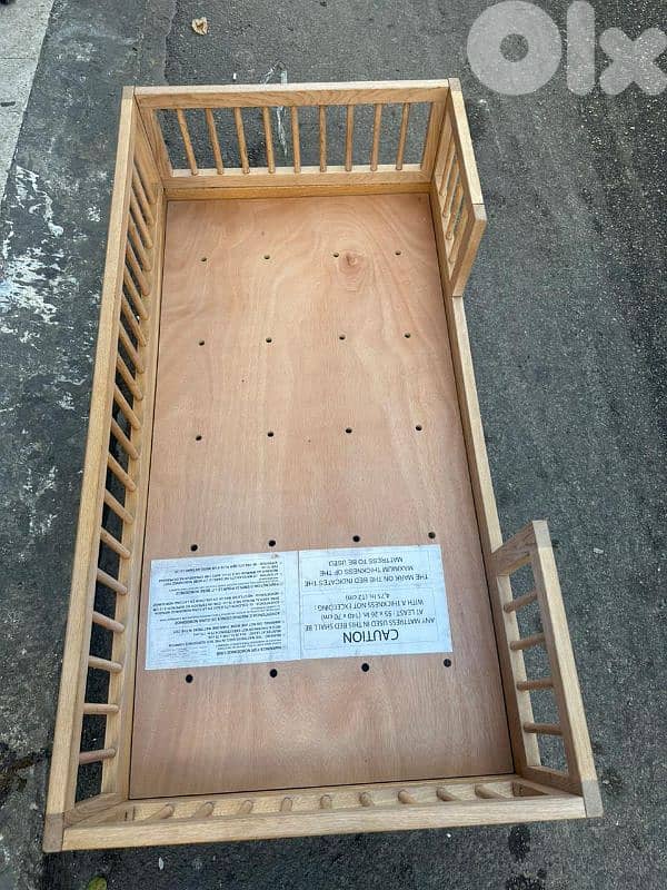 تخت بيبي او 8 سنين خشب سنديان وزان شغل برا كتير مرتب مع فرشة شبه جديد 6