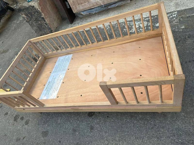 تخت بيبي او 8 سنين خشب سنديان وزان شغل برا كتير مرتب مع فرشة شبه جديد 7