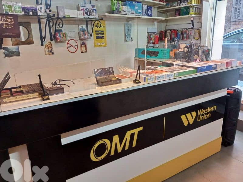 ديكور محل و اكسسوارات سيلولير . للبيع. . بالاشرفية 4