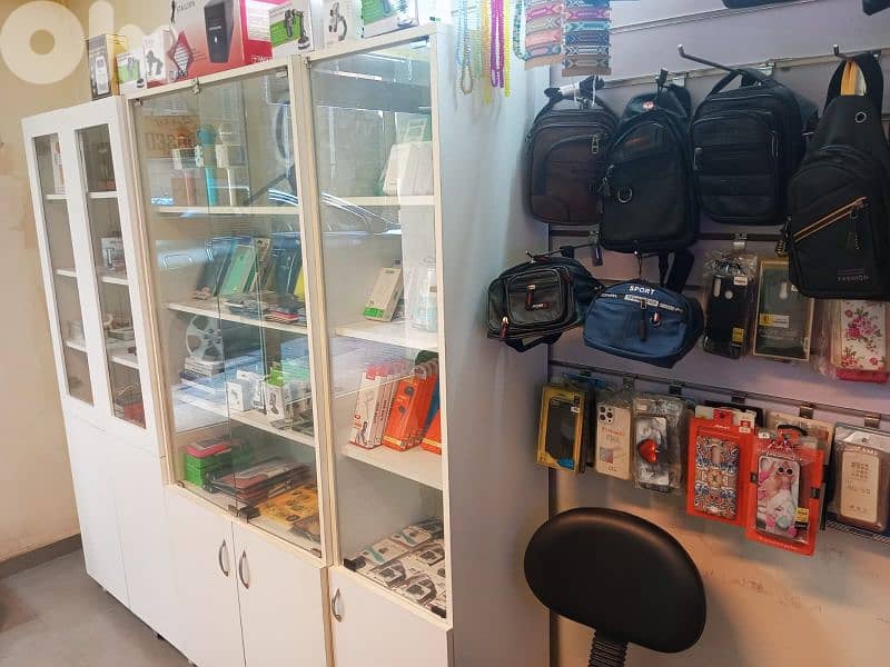 ديكور محل و اكسسوارات سيلولير . للبيع. . بالاشرفية 5