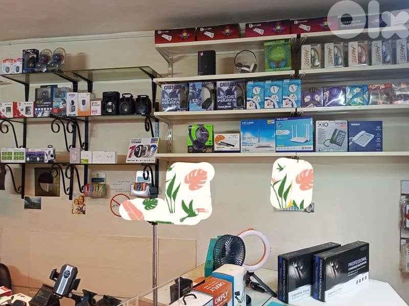 اكسسوارات سيلولير وديكور محل للبيع 1