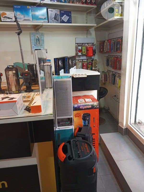 اكسسوارات سيلولير وديكور محل للبيع 4