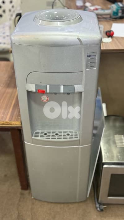 براد ماء يعمل فقط علا سخن