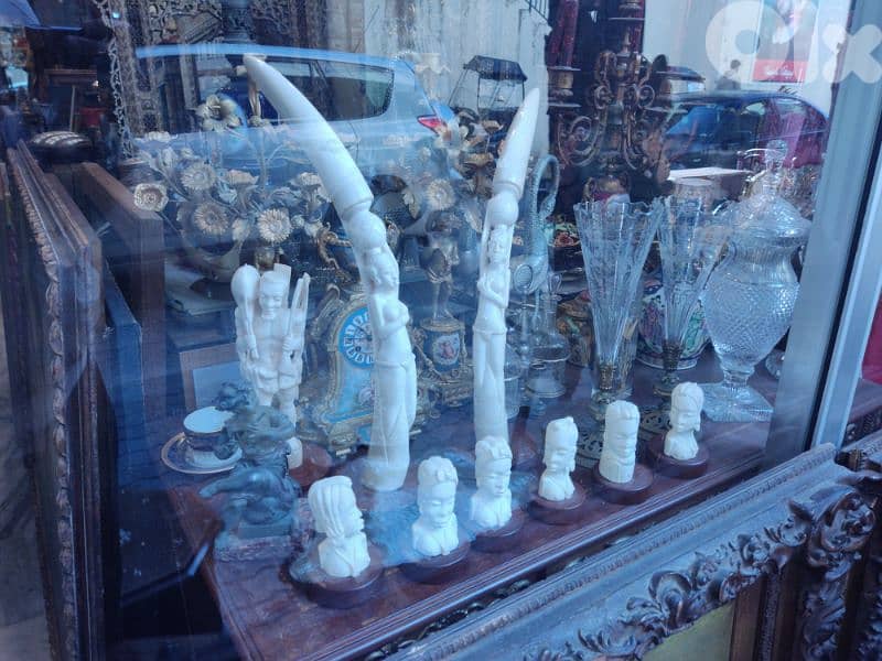 تمثال فنتج من العاج الطبيعي – صياد منحوت بدقة فنية عالية 4