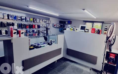 ديكور وأكسسوارات لمحل تلفونات جاهز للبيع