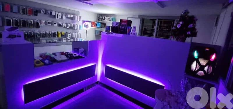 ديكور وأكسسوارات لمحل تلفونات جاهز للبيع 1