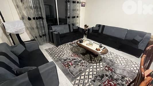 صالون  كامل و طاولة صفر مع درسوار للبيع