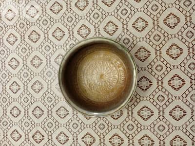 وعاء نحاس قديم مزخرف – نقش يدوي – قطعة تراثية