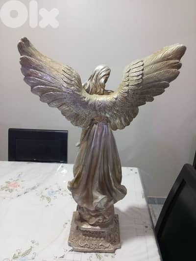 تمثال للبيع