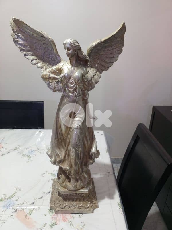 تمثال للبيع 1