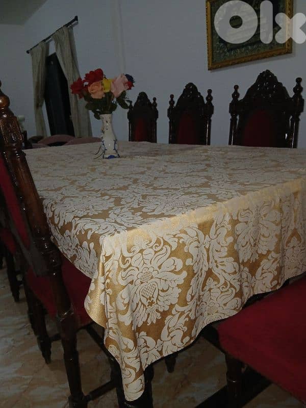 طاولة سفرة مع غرفة قعدة 1