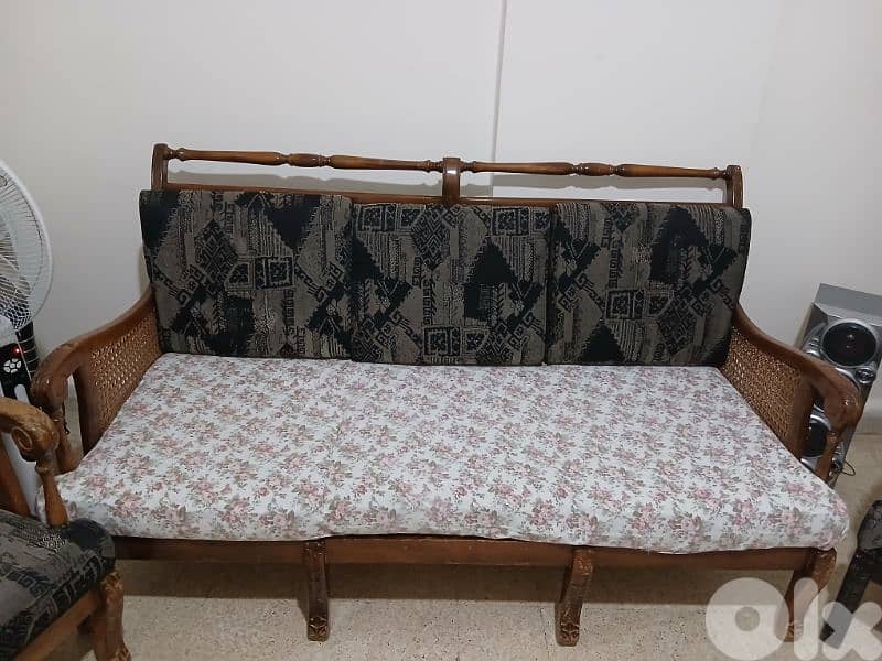 طاولة سفرة مع غرفة قعدة 3