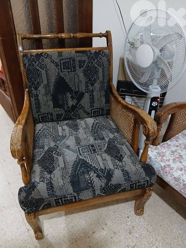 طاولة سفرة مع غرفة قعدة 4