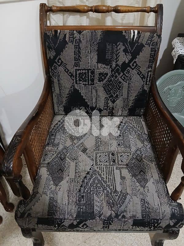 طاولة سفرة مع غرفة قعدة 8