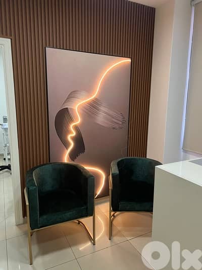 للبيع إعلان بيع محتويات عيادة تجميل البشرة