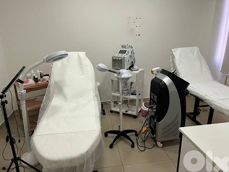 للبيع إعلان بيع محتويات عيادة تجميل البشرة 3