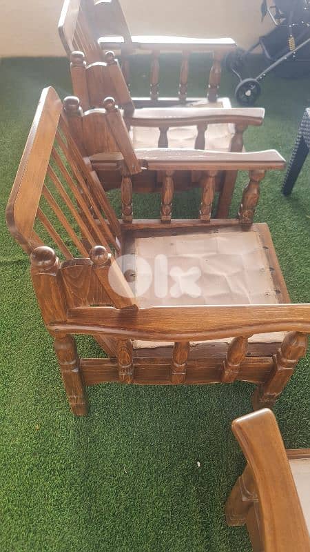 صالون مصنوع من خشب يوغوسلافي ٧ مقاعد 2