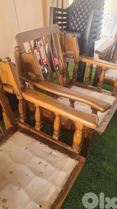 صالون مصنوع من خشب يوغوسلافي ٧ مقاعد 6