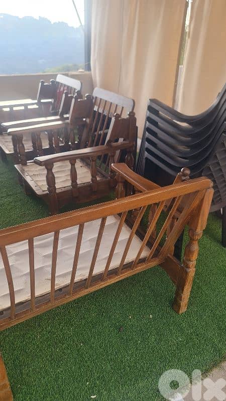 صالون مصنوع من خشب يوغوسلافي ٧ مقاعد 8