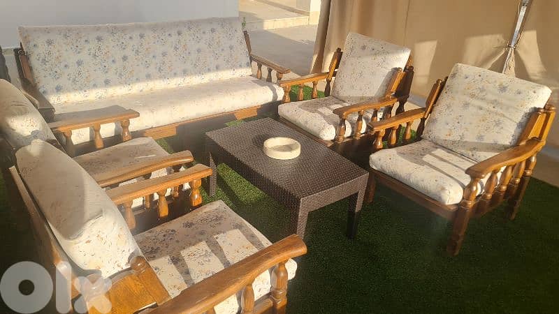 صالون مصنوع من خشب يوغوسلافي ٧ مقاعد 9