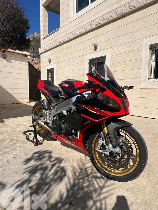 Aprilia RSV4 Factory 2013 very clean 1