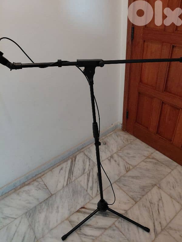 Maono PD300X Podcast Mic + Stand - Used like new 4