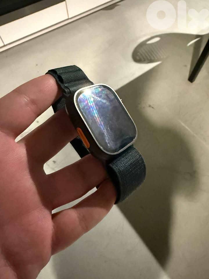Apple Watch Ultra 2 (Black Titanium) 1