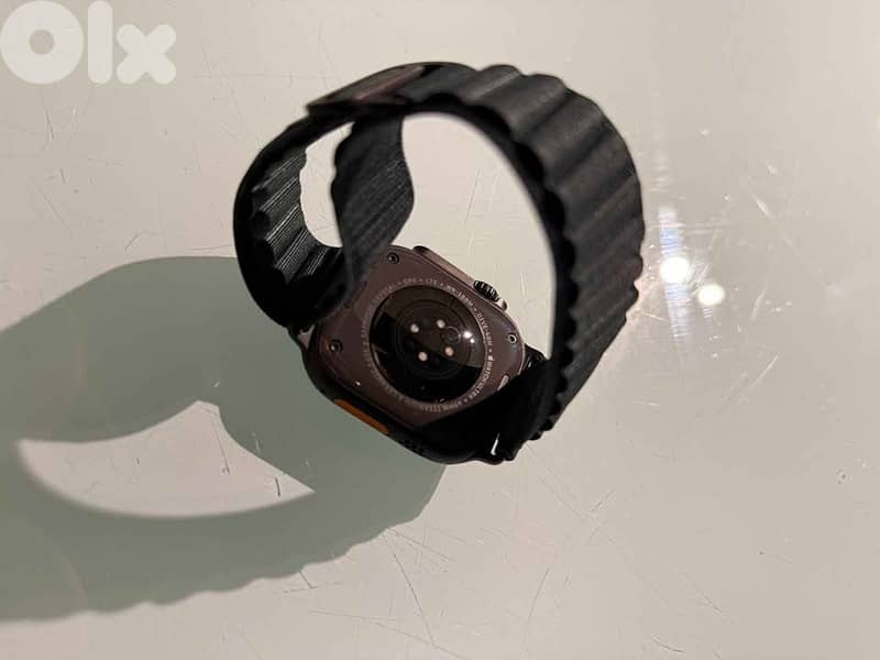 Apple Watch Ultra 2 (Black Titanium) 3