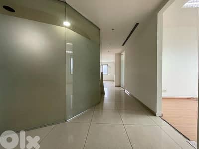 Large office in corporate bld sodeco