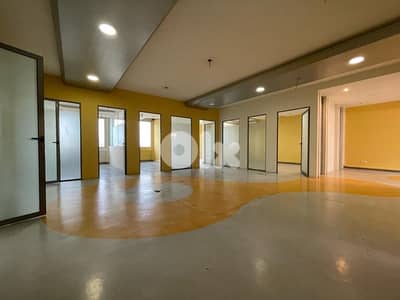 Large office in corporate bld sodeco