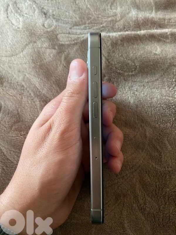 15pro 256gb channge screeen 600$ 2