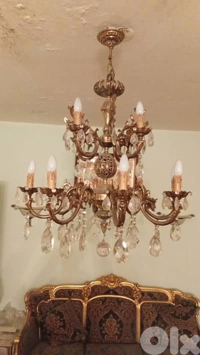 لقطة صالون وسفرة وتريات نحاس