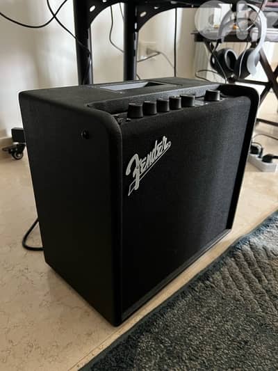 Fender 2311106000 Mustang LT25 Electric Guitar Modeling Amplifier