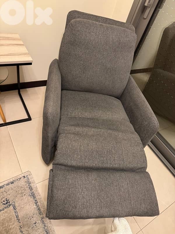 coffee table , bookshelf , pictures , dining chairs(6) , Recliners (4) 5