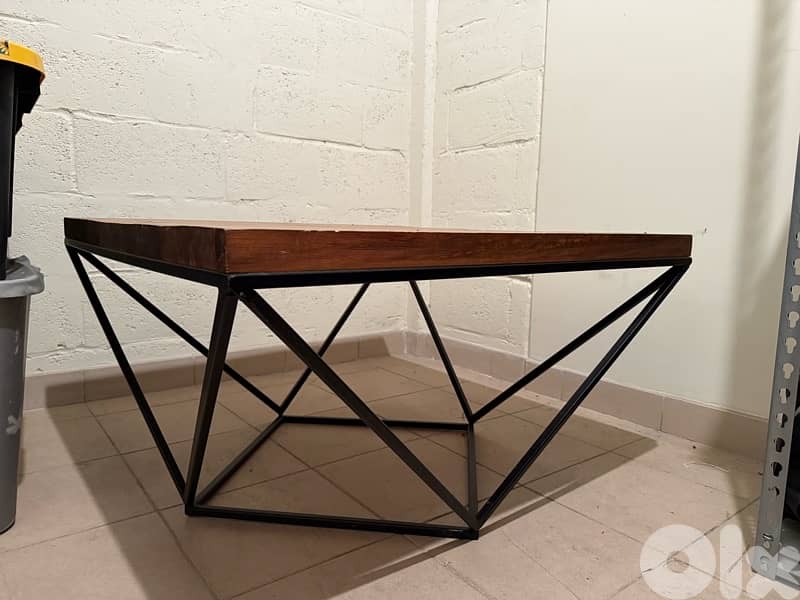 coffee table , bookshelf , pictures , dining chairs(6) , Recliners (4) 7