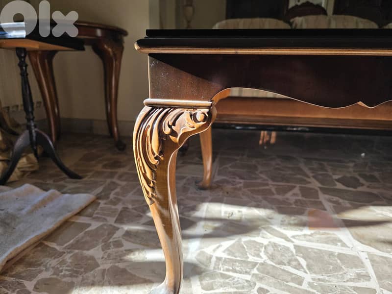 Complete Classic Living Room Set – Sofa, Armchairs, Showcase & Tables 5