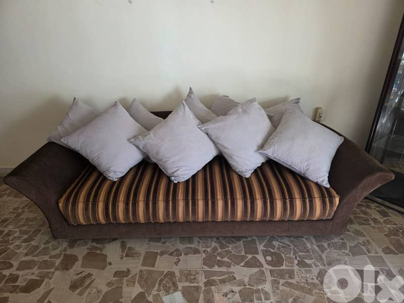 Complete Living Room Set (Sofa + Armchairs + Tables + Showcase) – Excl 5