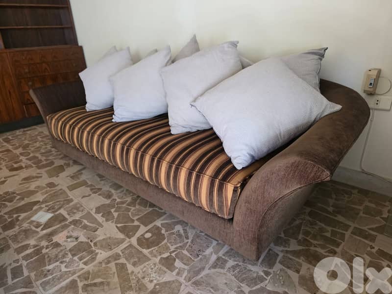 Complete Living Room Set (Sofa + Armchairs + Tables + Showcase) – Excl 6