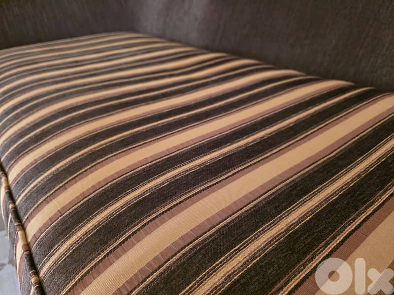 Complete Living Room Set (Sofa + Armchairs + Tables + Showcase) – Excl 9