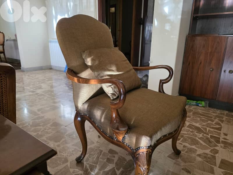 Complete Living Room Set (Sofa + Armchairs + Tables + Showcase) – Excl 12